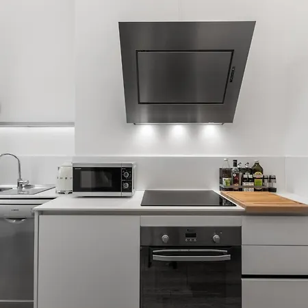 Boccaccio - 4 Posti - Metro Milánó